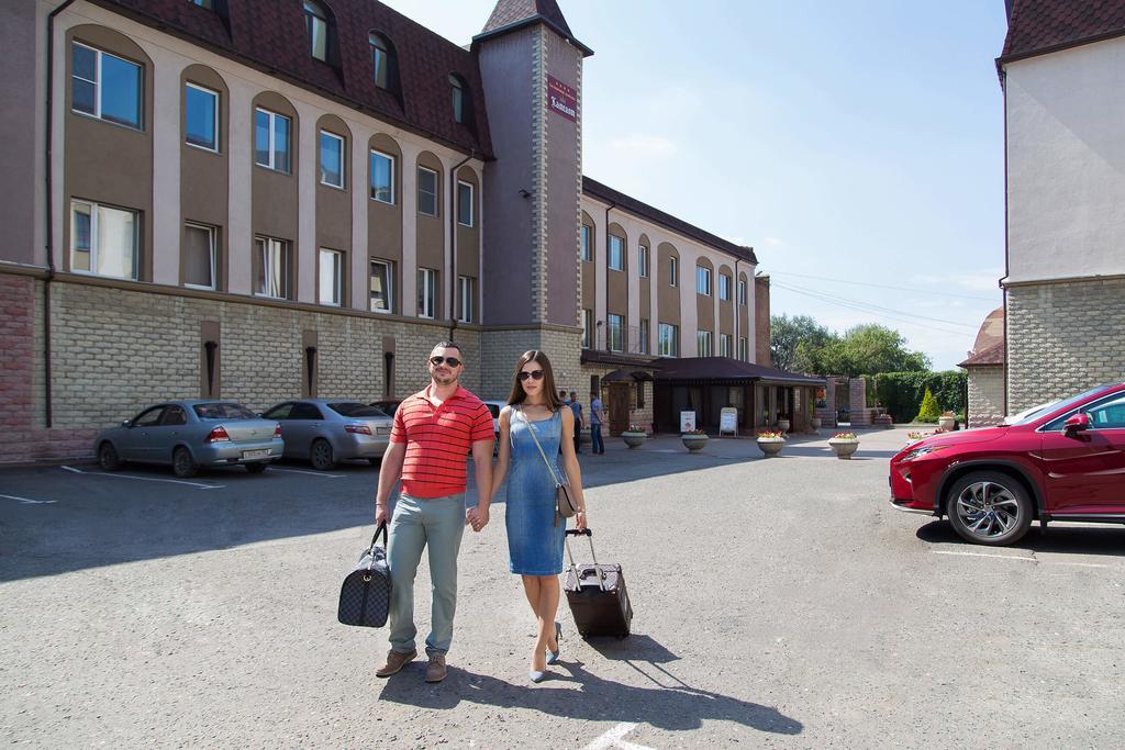 Hotel Kamelot Omsk Exterior photo